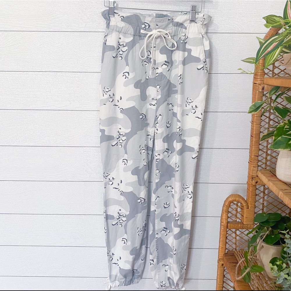 NWOT: Hollister Camo Cargo High-Waisted Joggers Grey White Womens XS Elastic